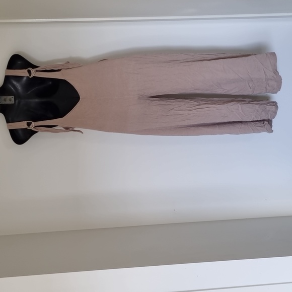 💥 3 for $20 Sndys everyday, cream long pants playsuit, adjustable straps,size M - Picture 5 of 8